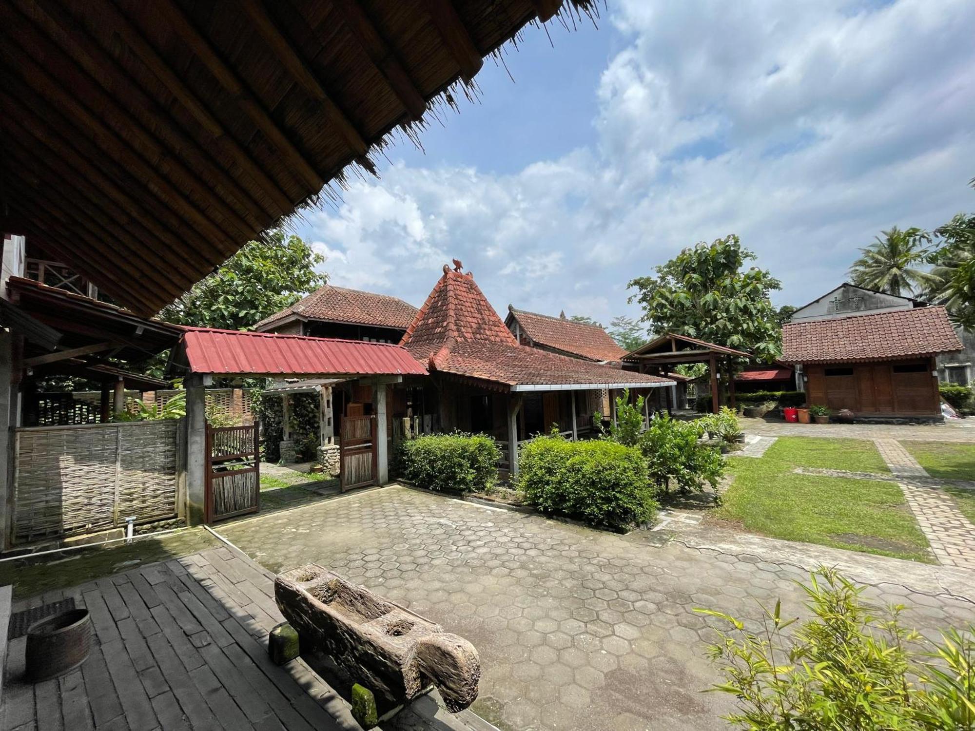 Saka Homestay Magelang Luaran gambar